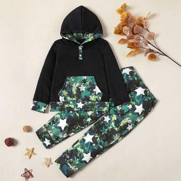 Trendy Stars Print Camouflage Hooded Sweatshirt and Allover Pants Set