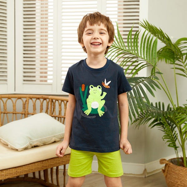 Trendy Cartoon Frog Top and Solid Shorts