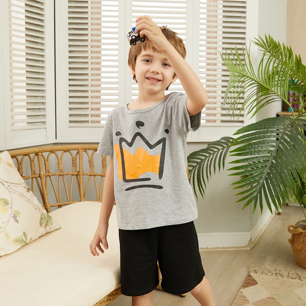 Fashionable Crown Pretty Top and Solid Shorts Set
